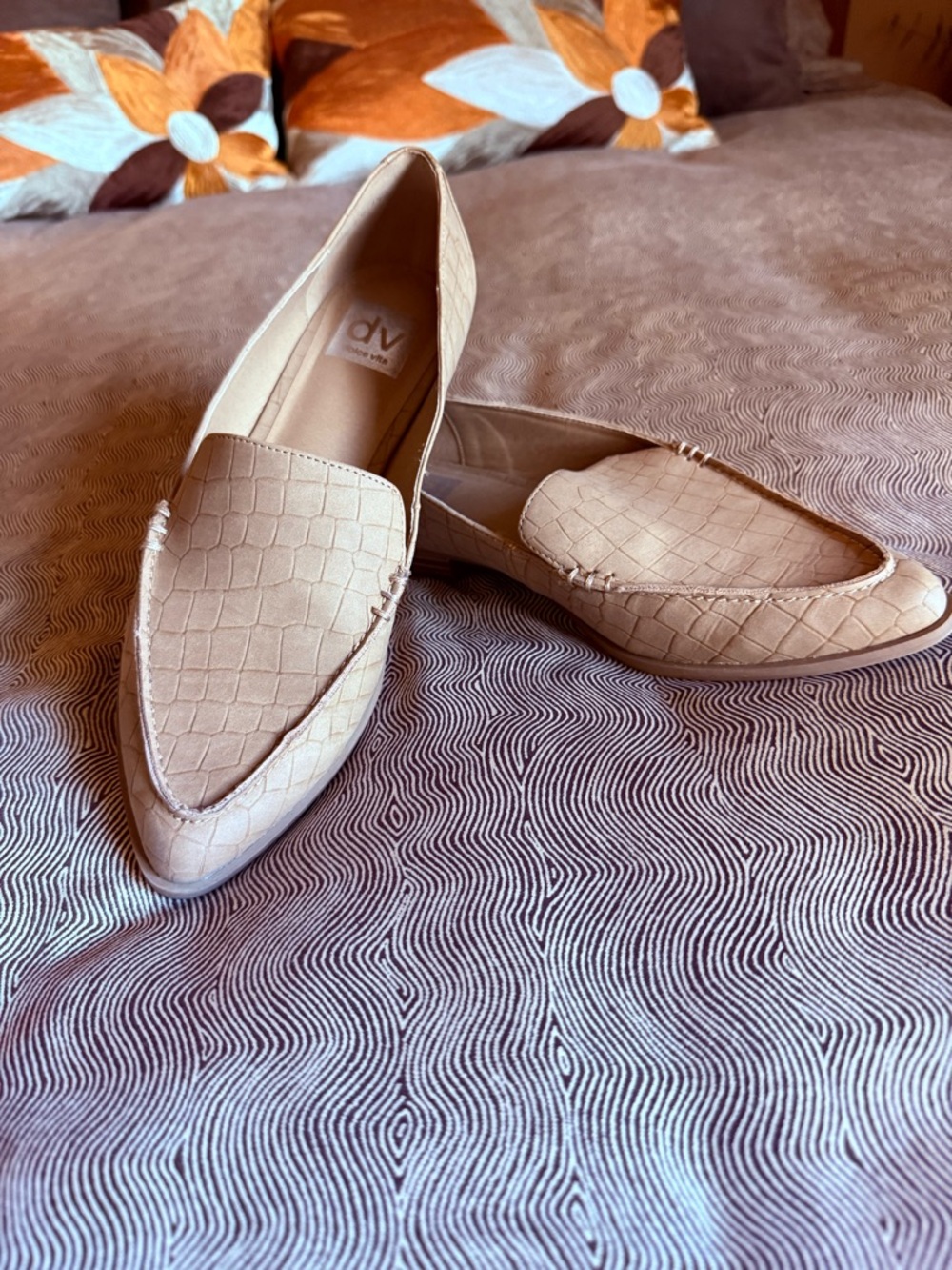 Vaneli Women's Cream Croc-Embossed Pointed-Toe Flats - Picture 3 of 6